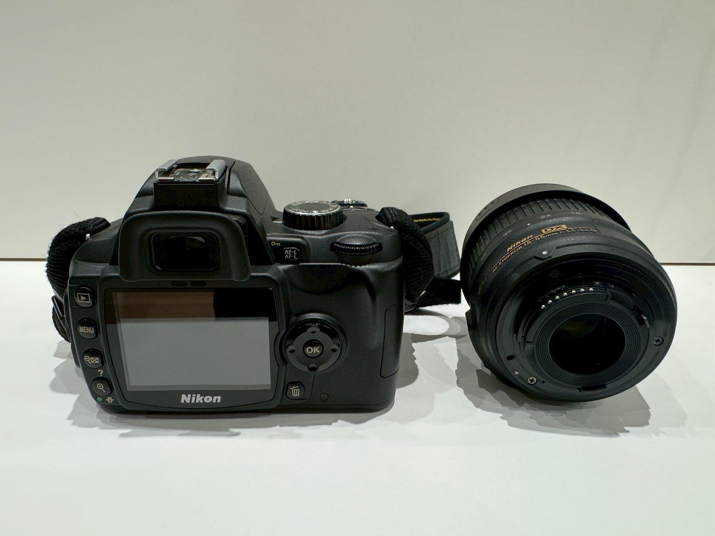 ニコン D60★入門機★手ぶれ補正Wレンズ★小型＆軽量★一眼レフカメラ Nikon デジタルカメラ D60 レンズキット